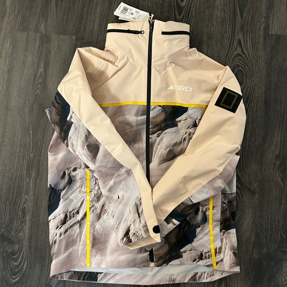Adidas x National Geographic RAIN.RDY Jacket - Picture 5 of 8